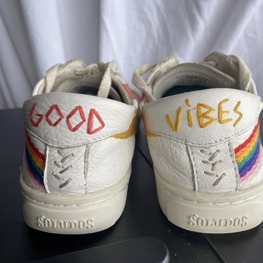 Soludos Ibiza Sz 7.5 White Leather Low Top‎ Sneakers Rainbow Wave sun Good Vibes